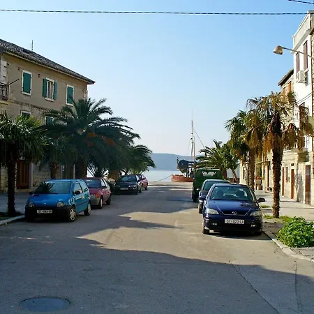 Mladen * Kaštela